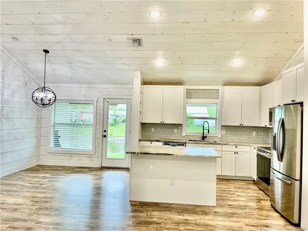 Photo of 2608 SE 32nd Street