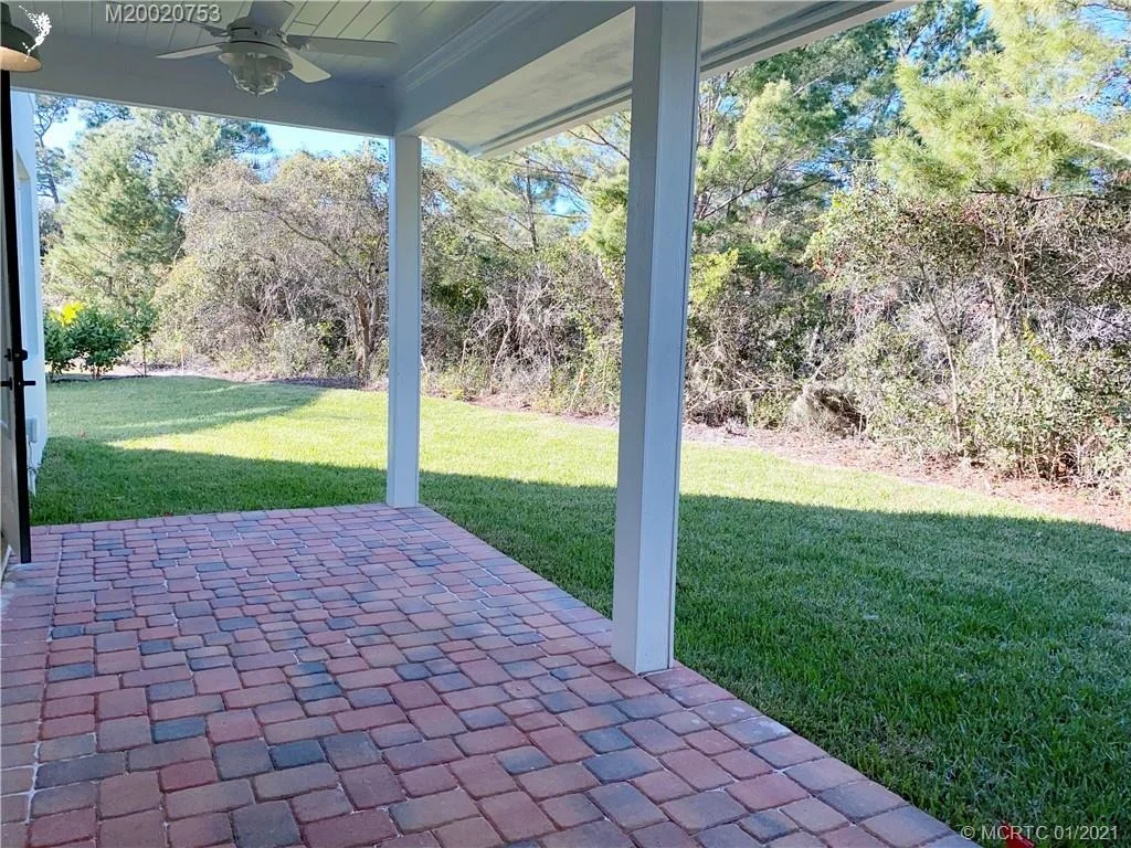 Photo of 1126 NE Post Oak Way