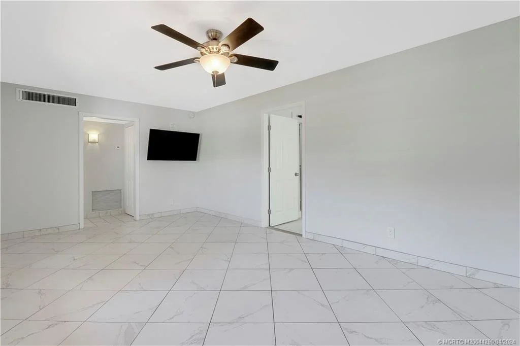 Photo of 327 SW Dyer Drive