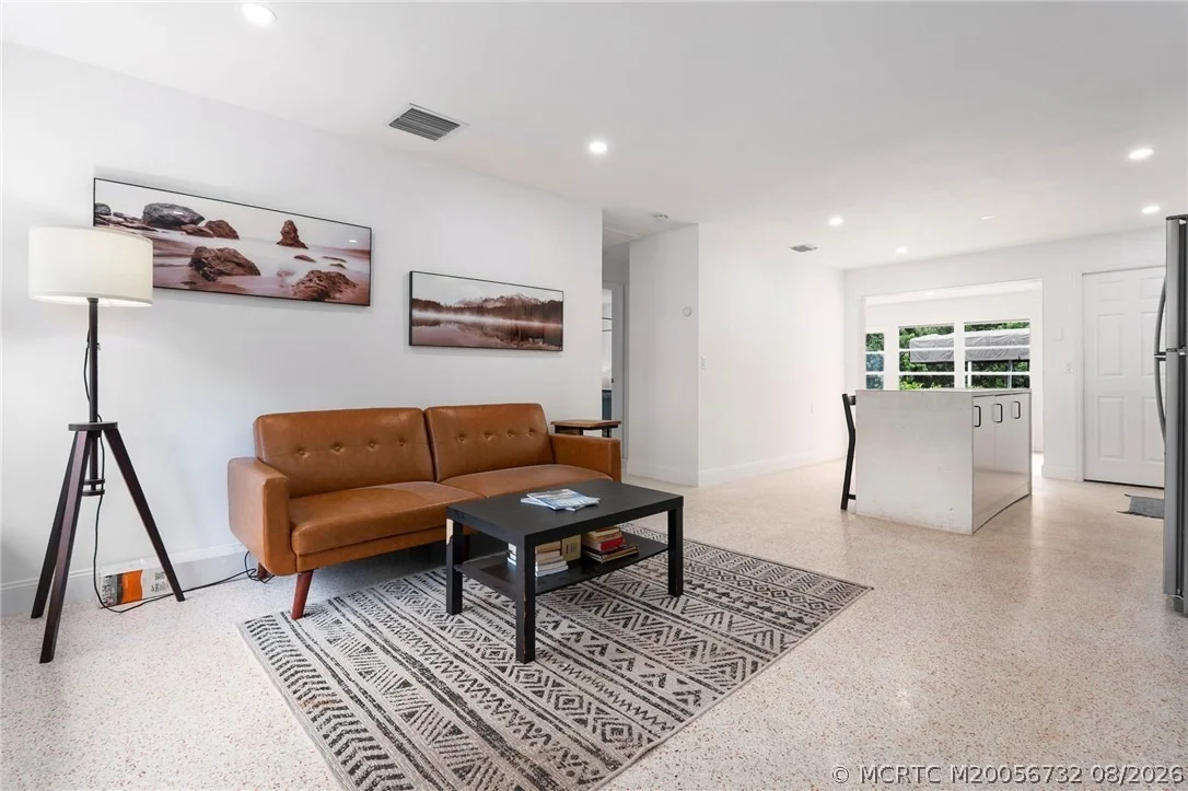 Photo of 30 SW Hideaway Place