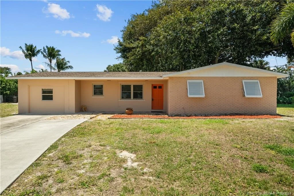 Photo of 718 SE Alamanda Circle