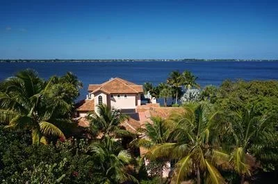Photo of 931 SE Riverside Drive