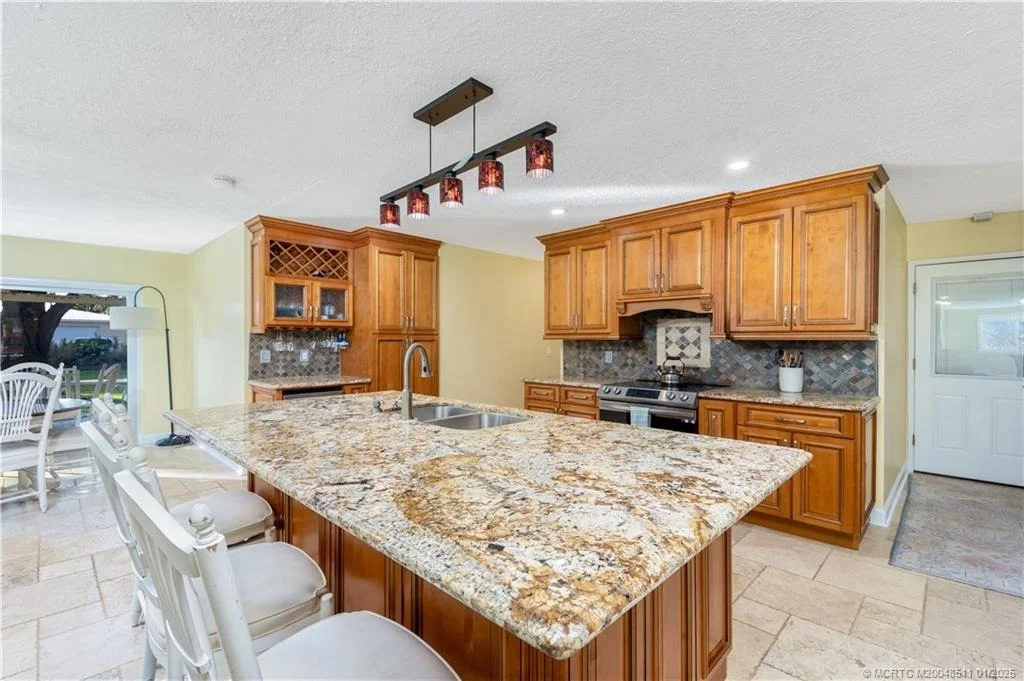 Photo of 994 NW Pine Lake Drive