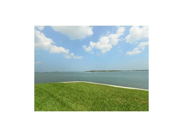 Photo of 1 N Island Road