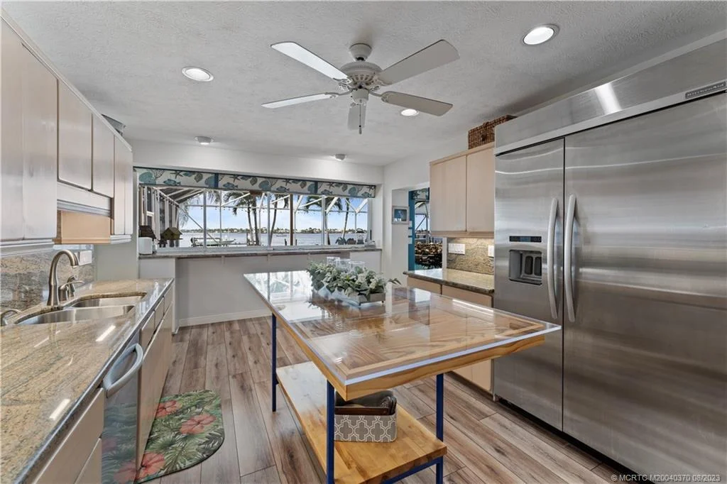 Photo of 711 NW Sunset Drive