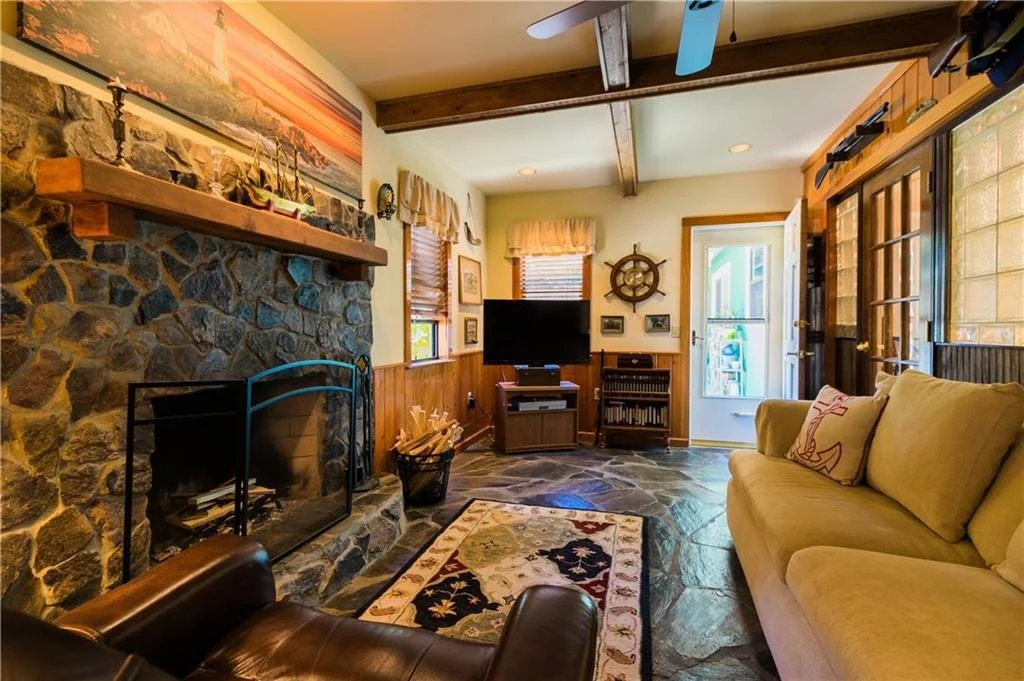 Photo of 704 NW North River Drive