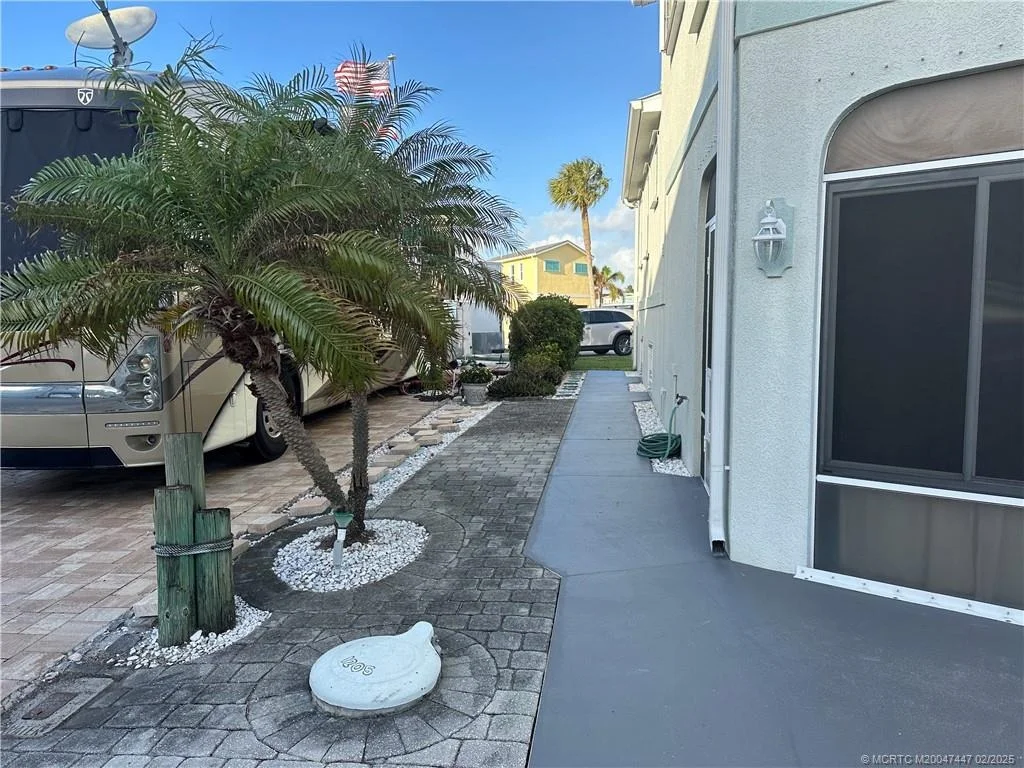 Photo of 1205 Nettles Boulevard