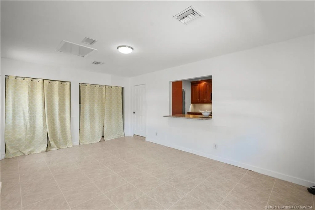 Photo of 718 SE Alamanda Circle