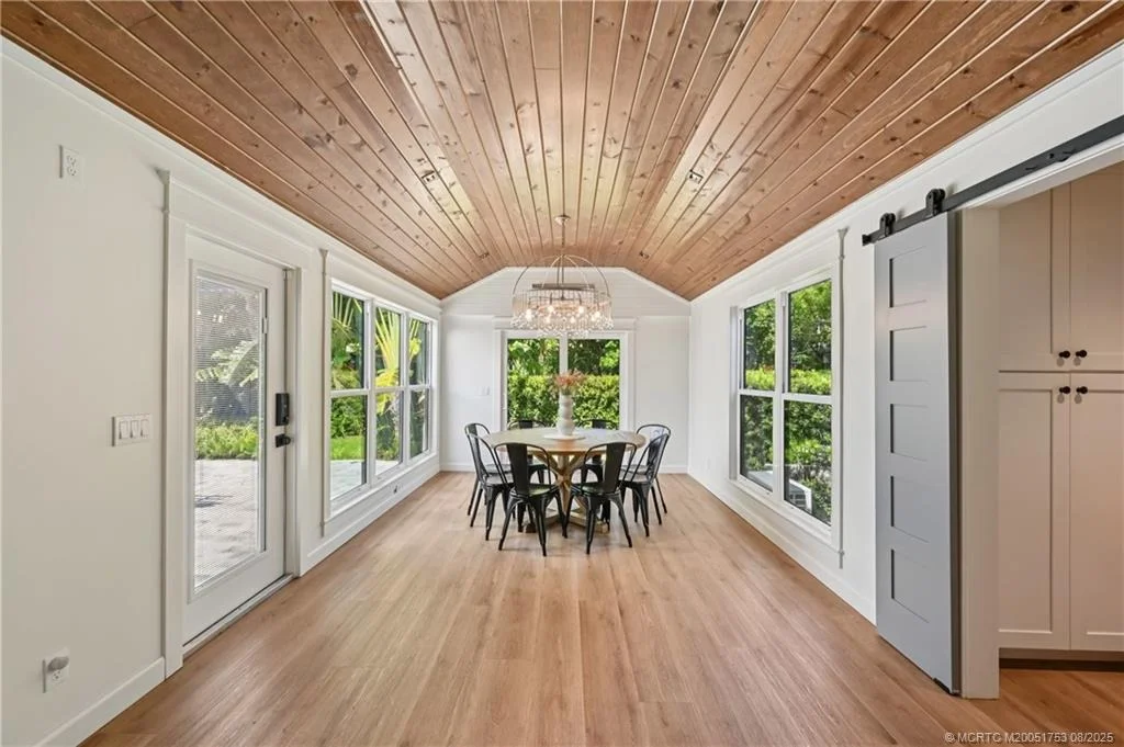 Photo of 200 SE Pelican Drive