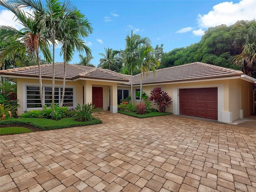 Photo of 1341 SE Riverside Drive