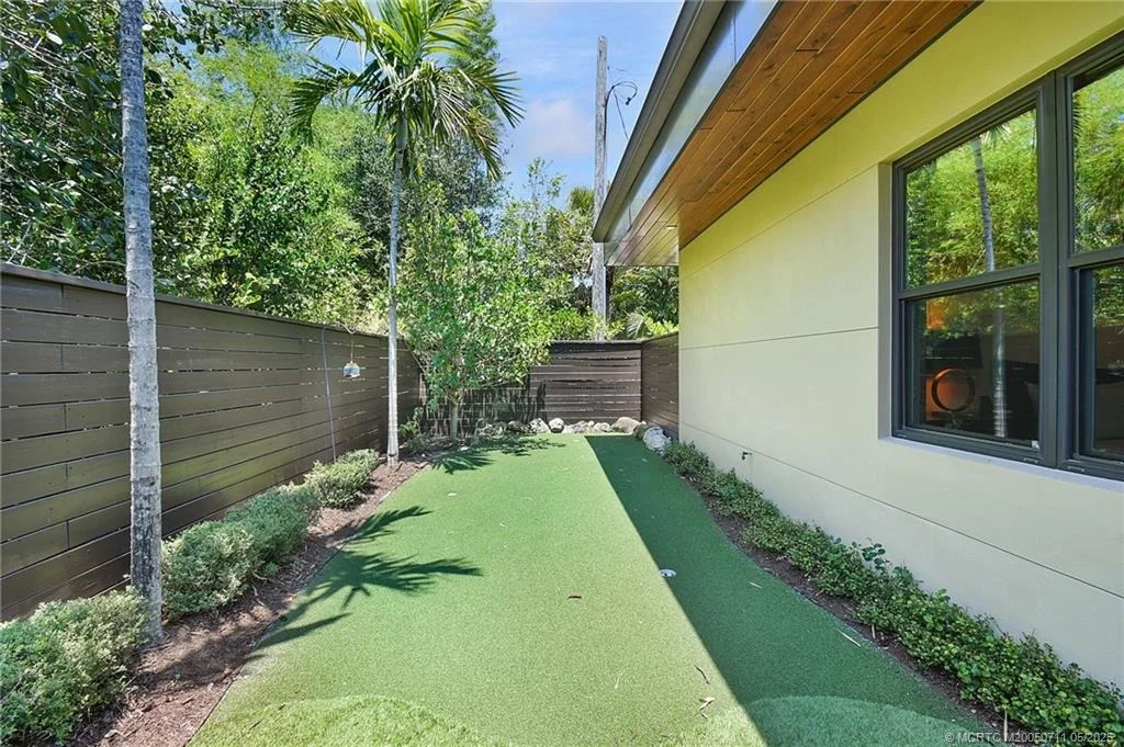 Photo of 314 SE Pelican Drive