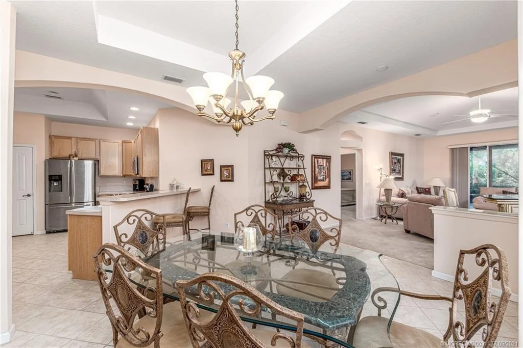 Photo of 630 NW Red Pine Way