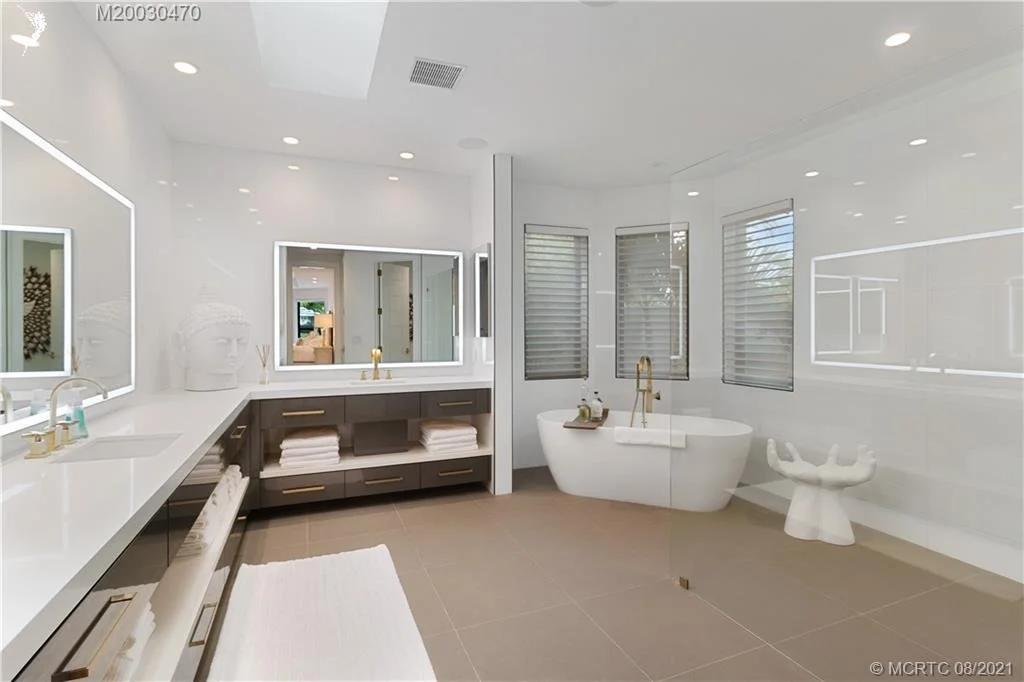 Photo of 6621 SE Harbor Circle