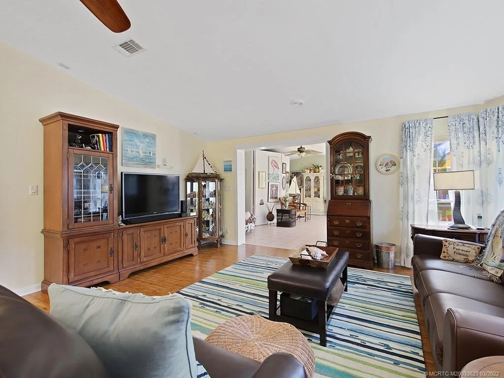 Photo of 112 SE Paradise Place