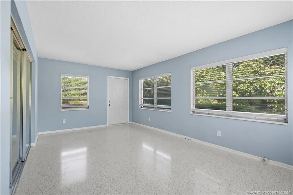 Photo of 391 SE Edgewood Drive