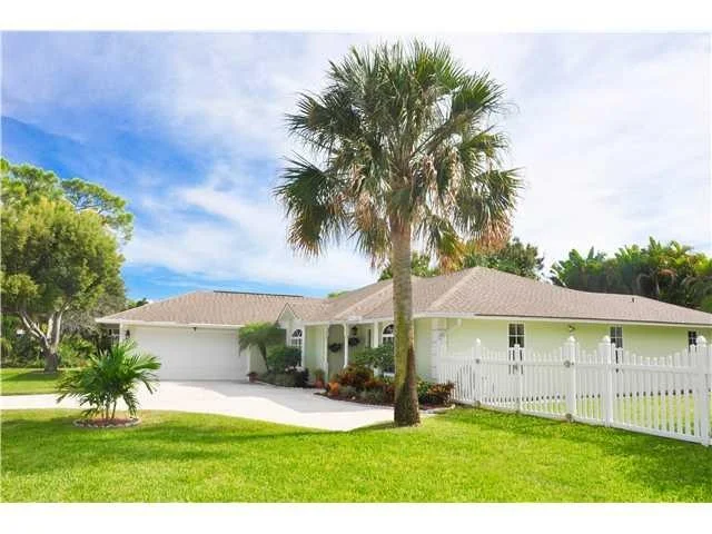 Photo of 940 NE Juniper Place