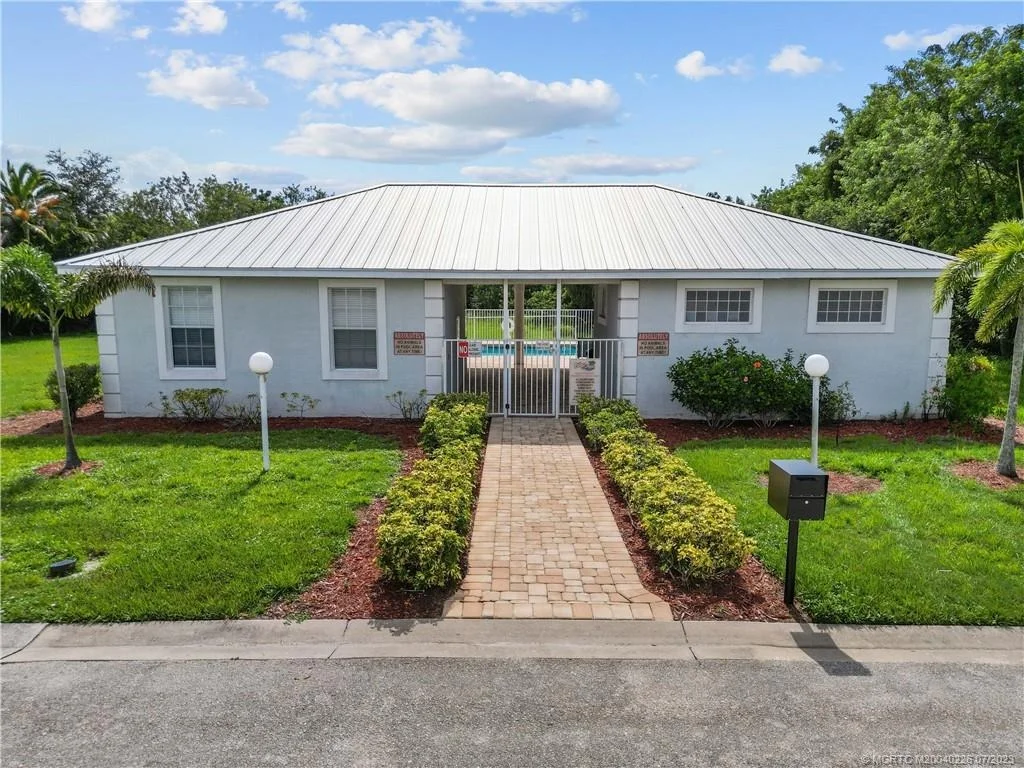 Photo of 664 SE 25th Street