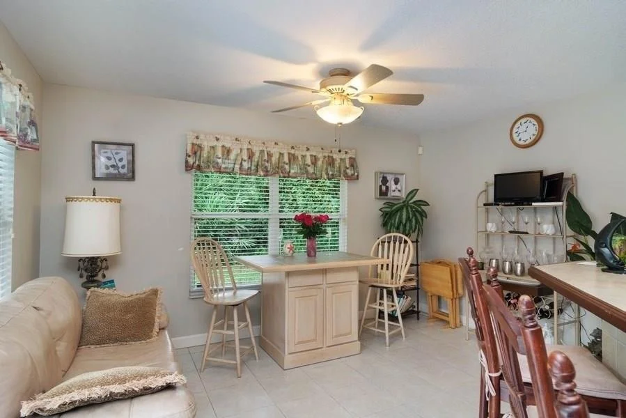 Photo of 708 SE Pin Oak Terrace