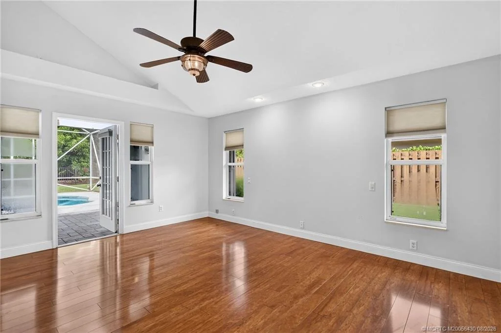 Photo of 672 SE Pin Oak Terrace