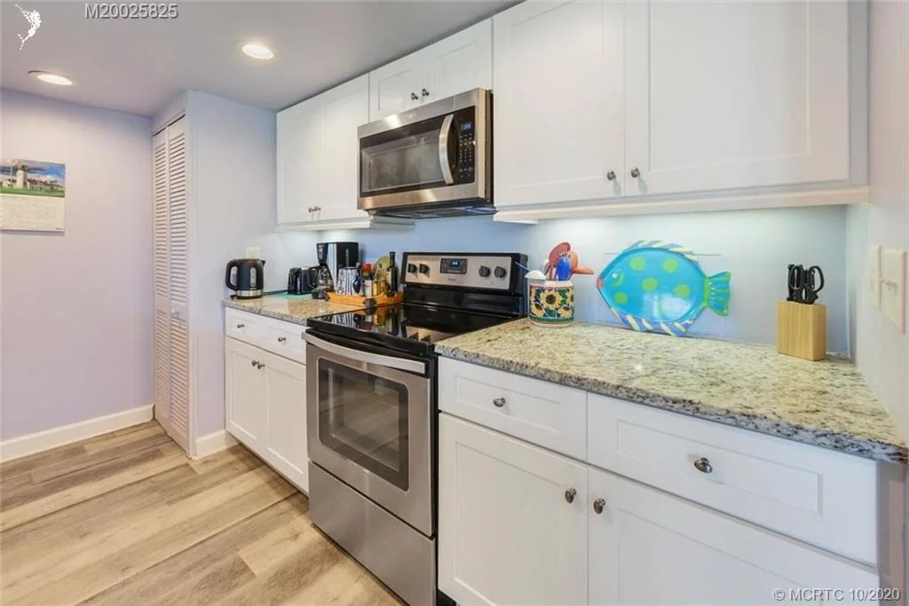 Photo of 320 NE Golfview Circle