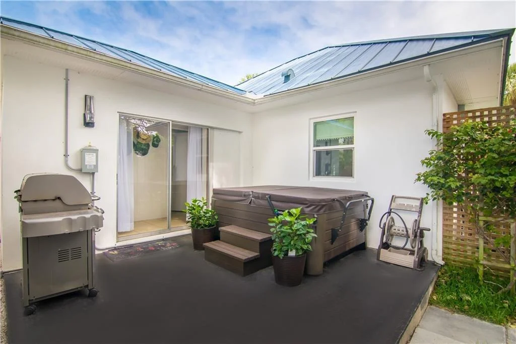 Photo of 309 SE Pelican Drive
