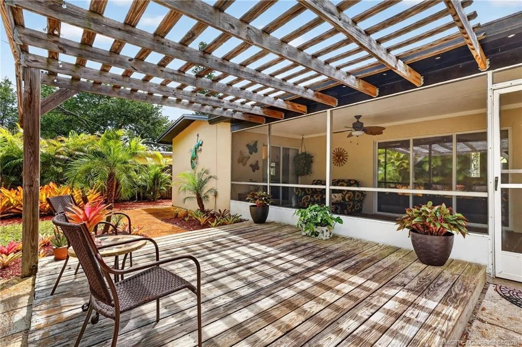 Photo of 330 SW Winnachee Drive