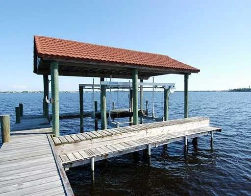 Photo of 1003 SE RIVERSIDE Drive