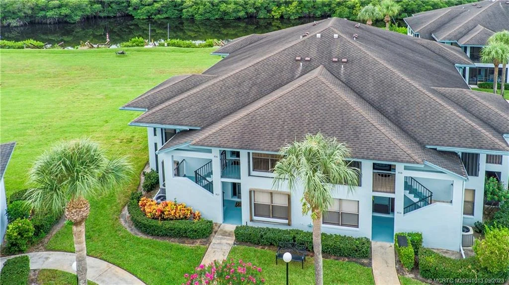 Photo of Unit 306 at 950 S Kanner Highway