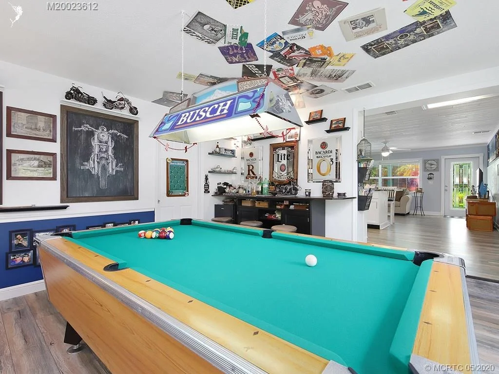 Photo of 702 SE Dolphin Drive