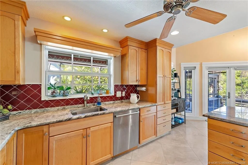 Photo of 655 SW Salerno Road
