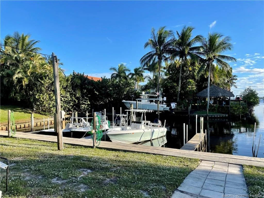 Photo of 702 NW Sunset Drive