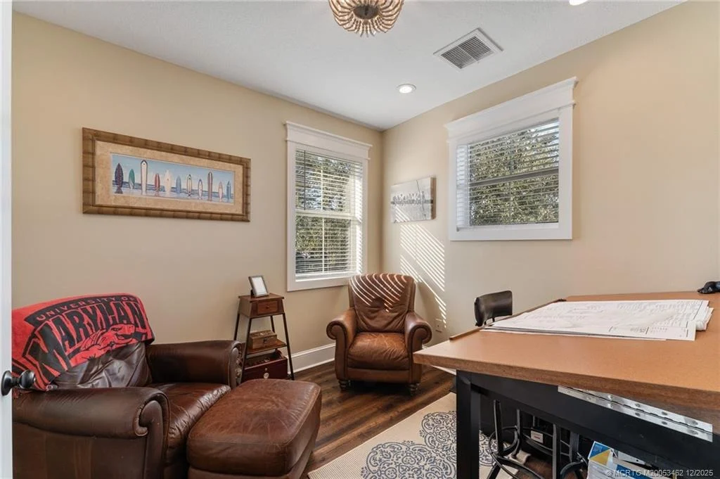 Photo of 1002 SE Riverside Drive