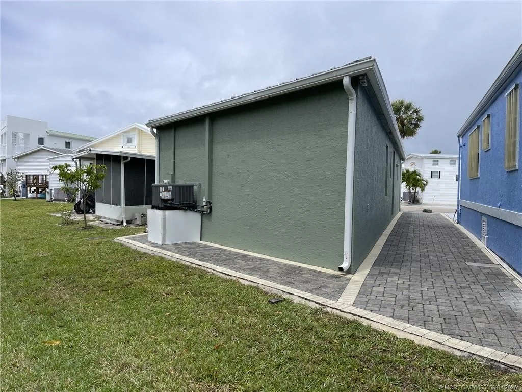 Photo of 2005 Nettles Boulevard