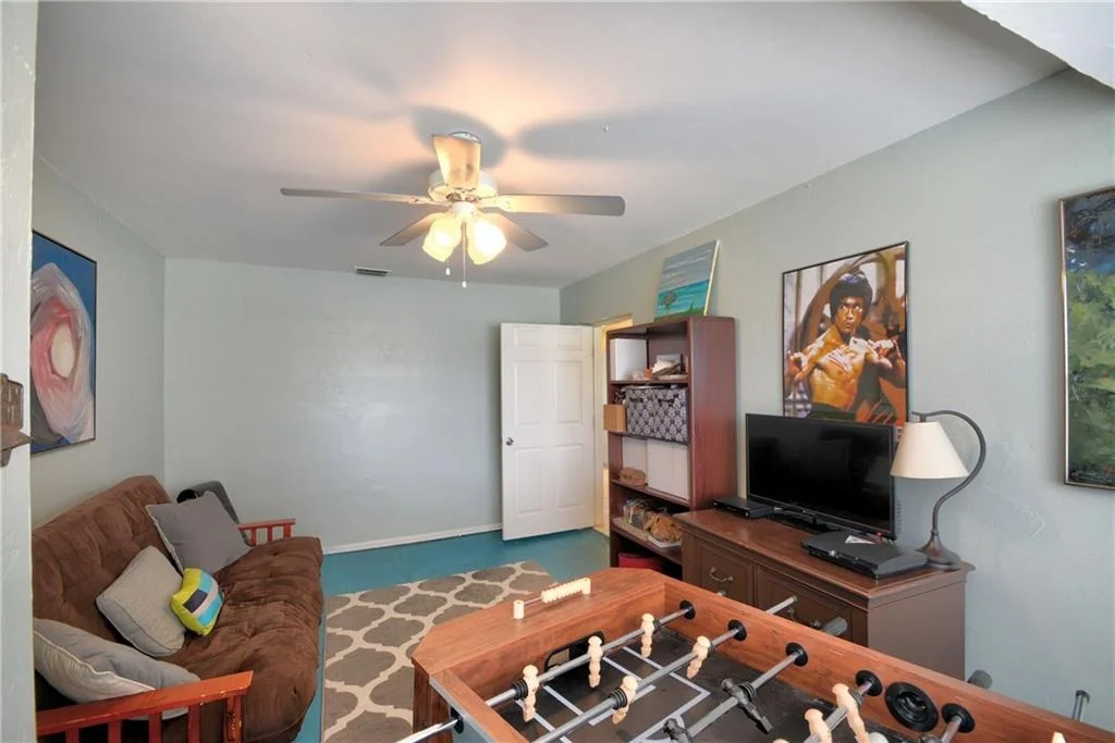 Photo of 2209 NW Sunset Boulevard