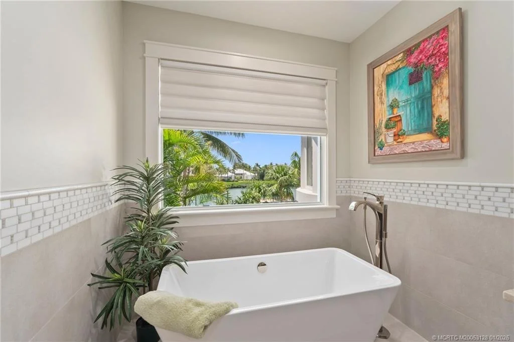 Photo of 6460 SE Harbor Circle