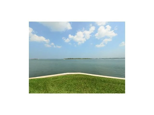 Photo of 1 N Island Road