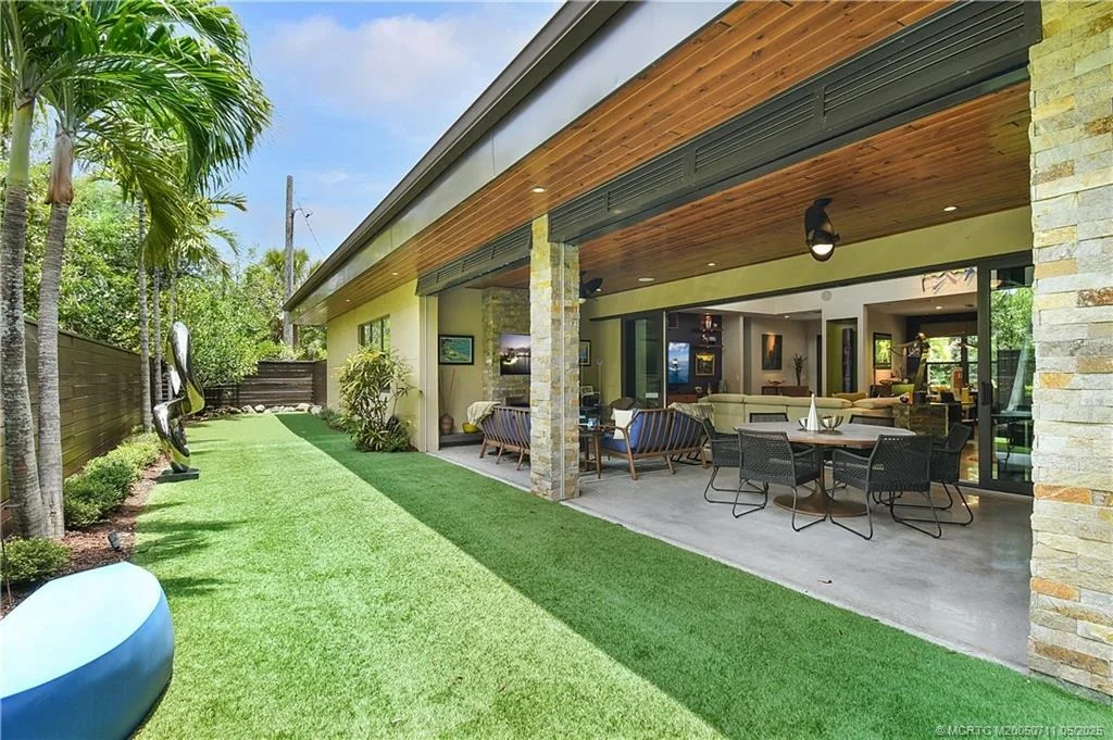 Photo of 314 SE Pelican Drive