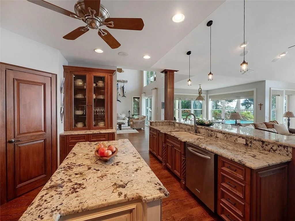 Photo of 1341 SE Riverside Drive