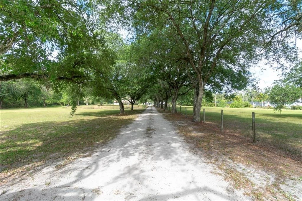 Photo of 1677 D Road