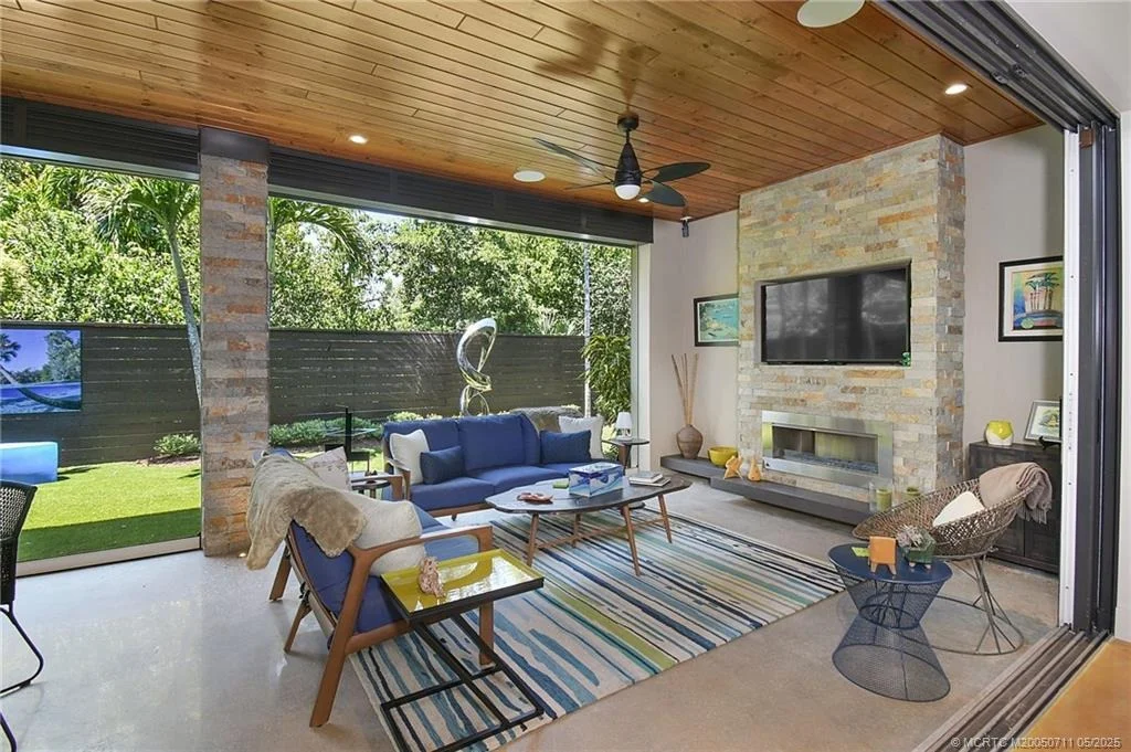 Photo of 314 SE Pelican Drive