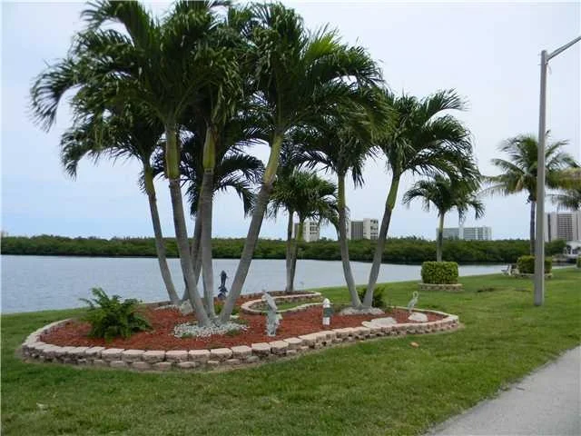Photo of 10 Nettles Boulevard