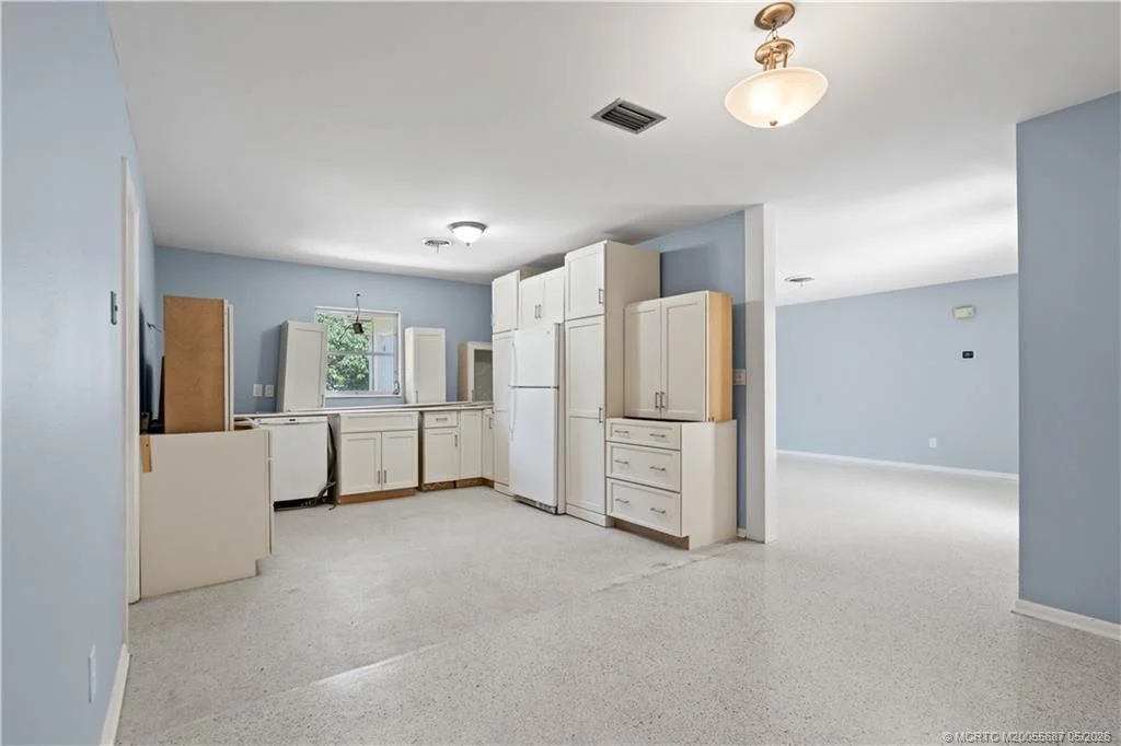 Photo of 391 SE Edgewood Drive