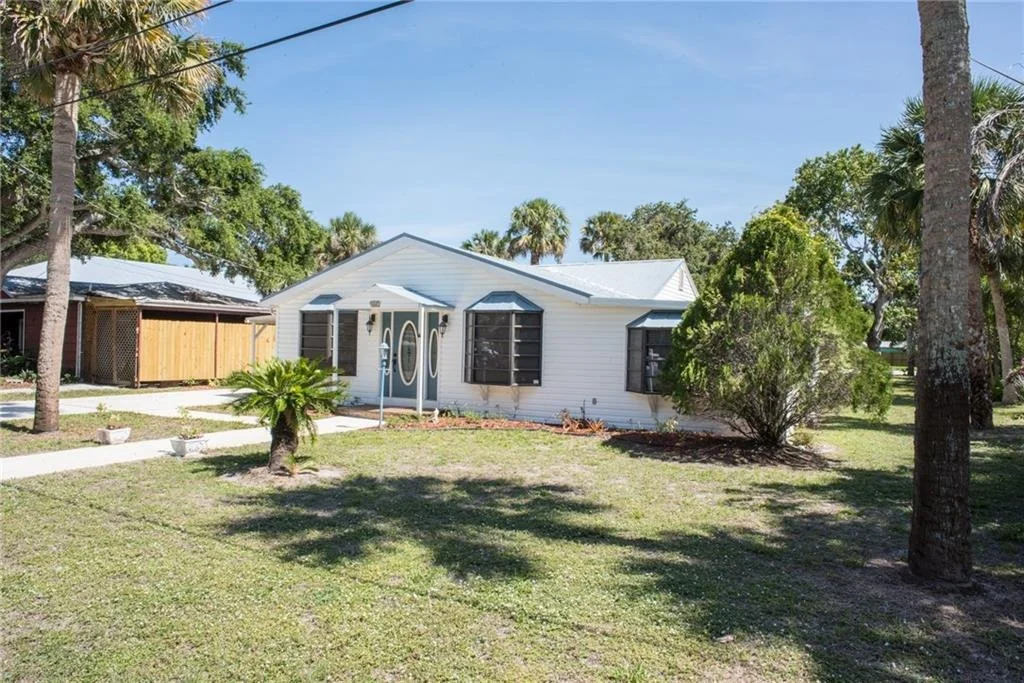 Photo of 547 SW Halpatiokee Street SW