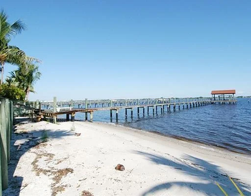 Photo of 1003 SE RIVERSIDE Drive