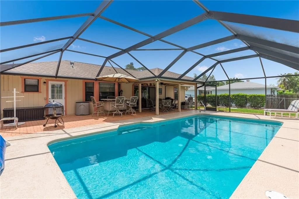 Photo of 5715 Sunset Boulevard