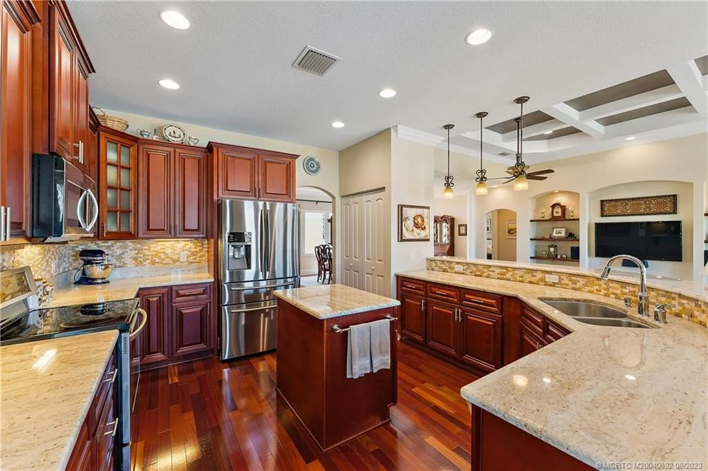 Photo of 587 SW Lost River Road