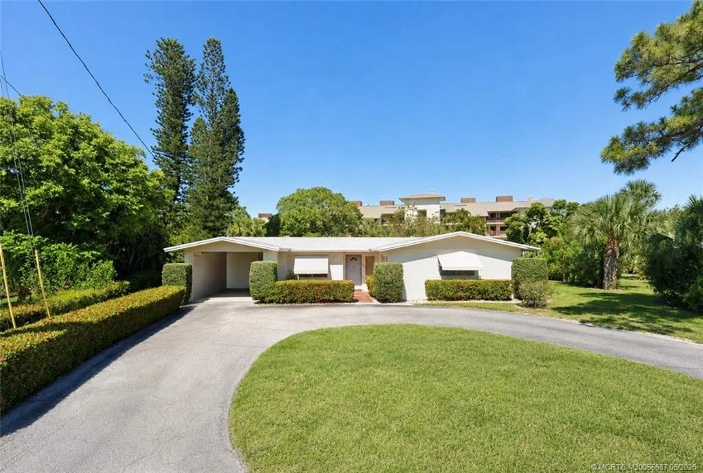 Photo of 391 SE Edgewood Drive