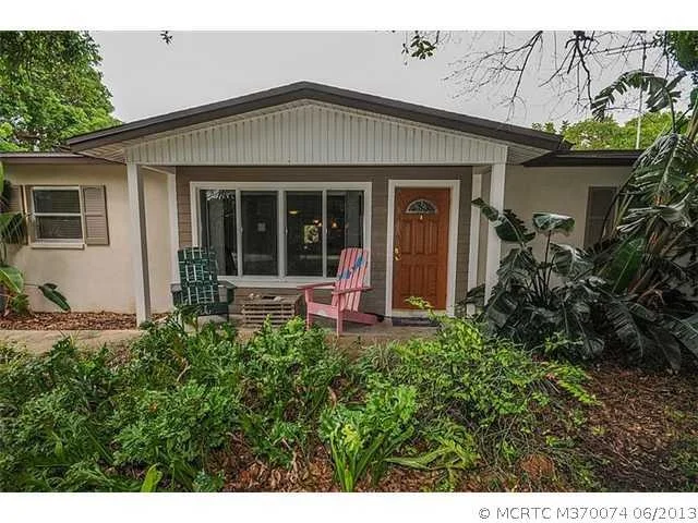Photo of 803 SE Dolphin Drive