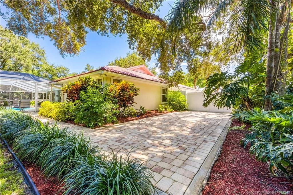 Photo of 6 Pineapple Lane