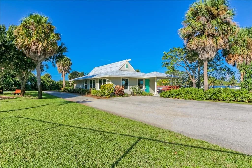 Photo of 430 SE Saint Lucie Boulevard